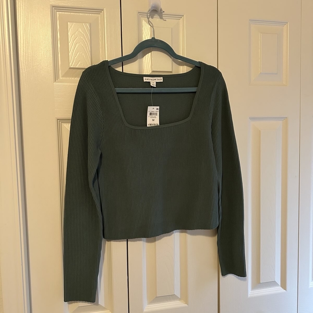 Ribbed Green Sweater - Women’s Crew Neck
